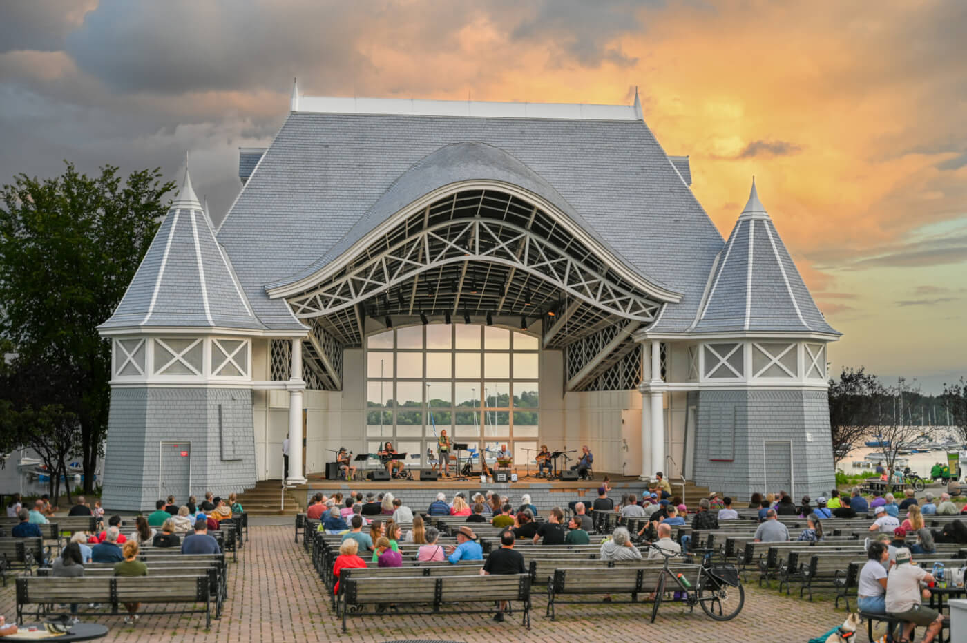 Live music at the Lake Harriet bandshell