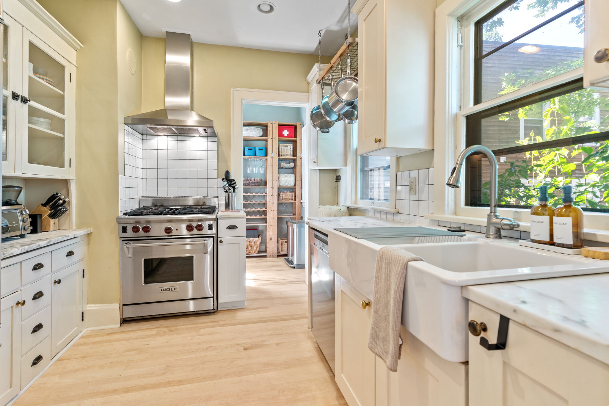 Pantry Hdr